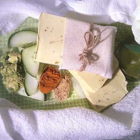 HANDCRAFTED TURMERIC GINGER AVOCADO CUCUMBER SOAP ARTISAN BATH BARS 3PC SET NWT - Picture 2 of 4